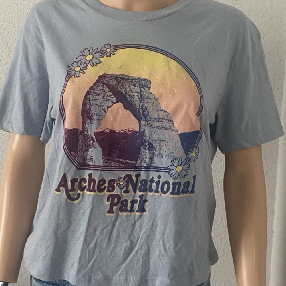 Rebellious One Juniors Sz Small Shirt blue T-shirt